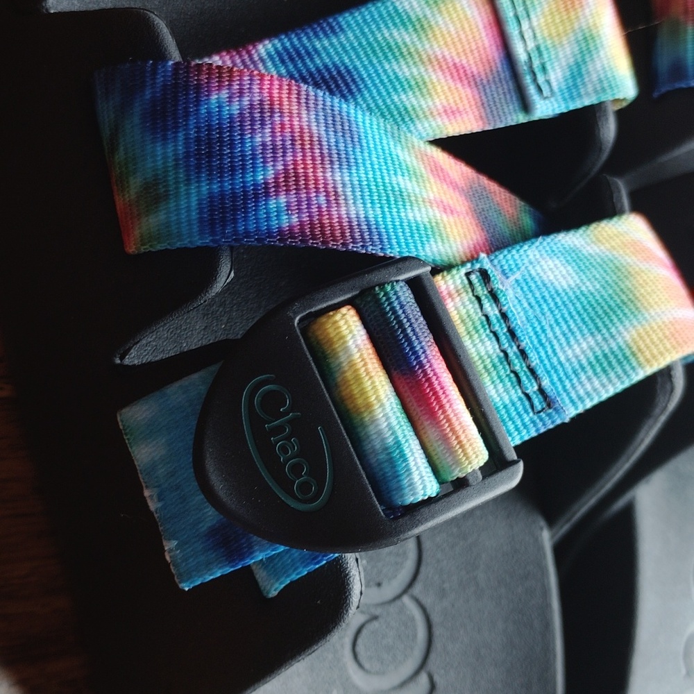 Chaco Chillos Women's Black Slide Sandals with Rainbow Tie-Dye Straps Sz 7 - Picture 3 of 6